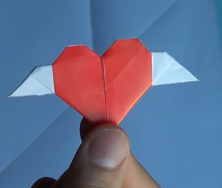 Origami corazón con alas